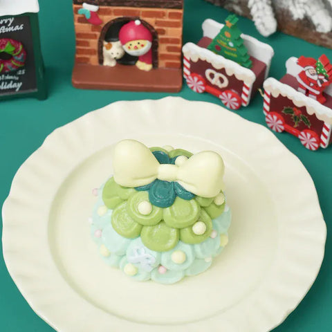 Pawtoto Gâteau Crème de Fêtes Jouet anti-stress en silicone alimentaire fait main, texture douce et rebond rapide.